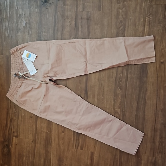 Vuori Pants - NWT Women's "Vintage Vuori Ripstop Climber Pant". Color's called Dogwood